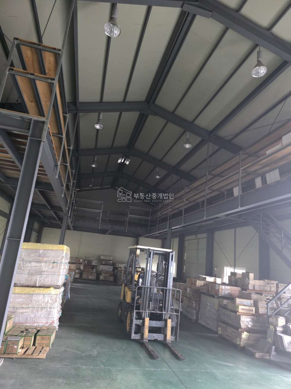 경남 진주시 문산읍 삼곡리 진주 문산 대형 근생창고 매매/문산ic인근/넓은마당/대형차량원활 매매 매물번호 10420 사진 1